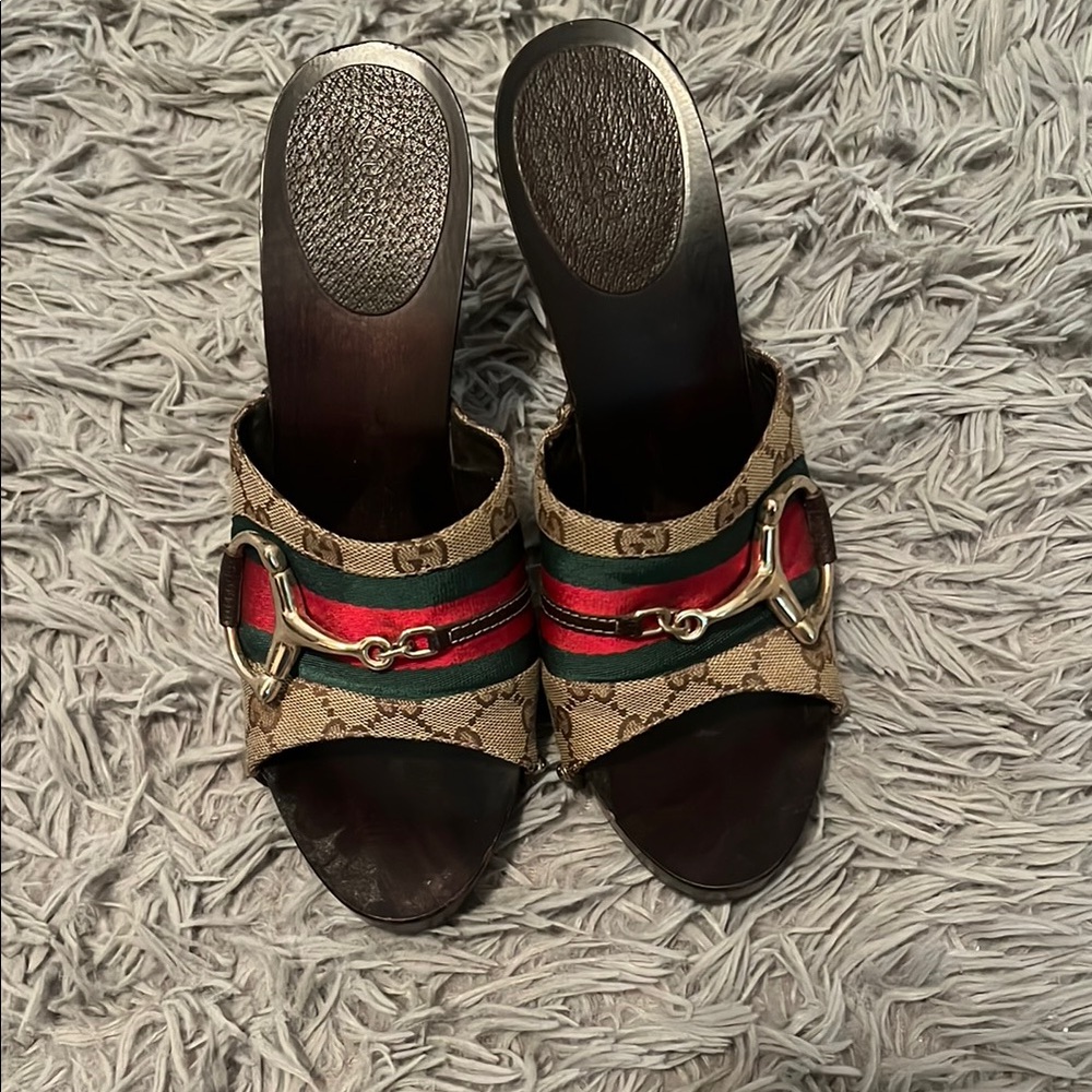 Gucci Red and Green Mules with Flat Sole and Round Toe